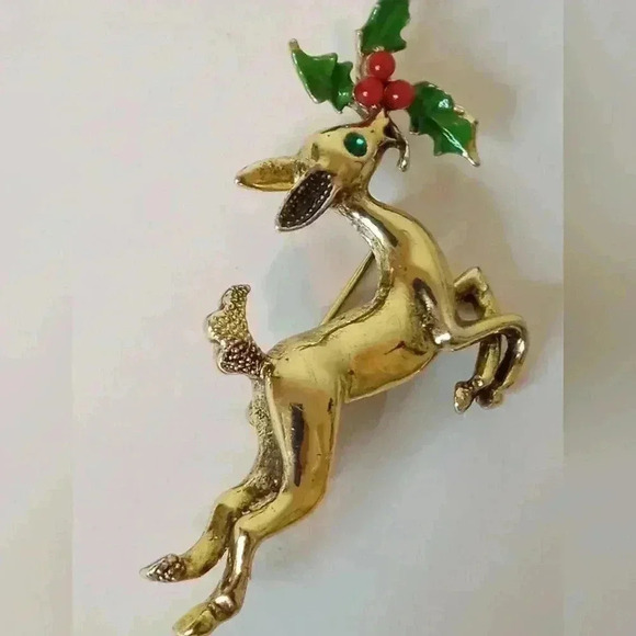 Leaping Reindeer w Holly Vintage Christmas Holiday Brooch Pin - Picture 1 of 4